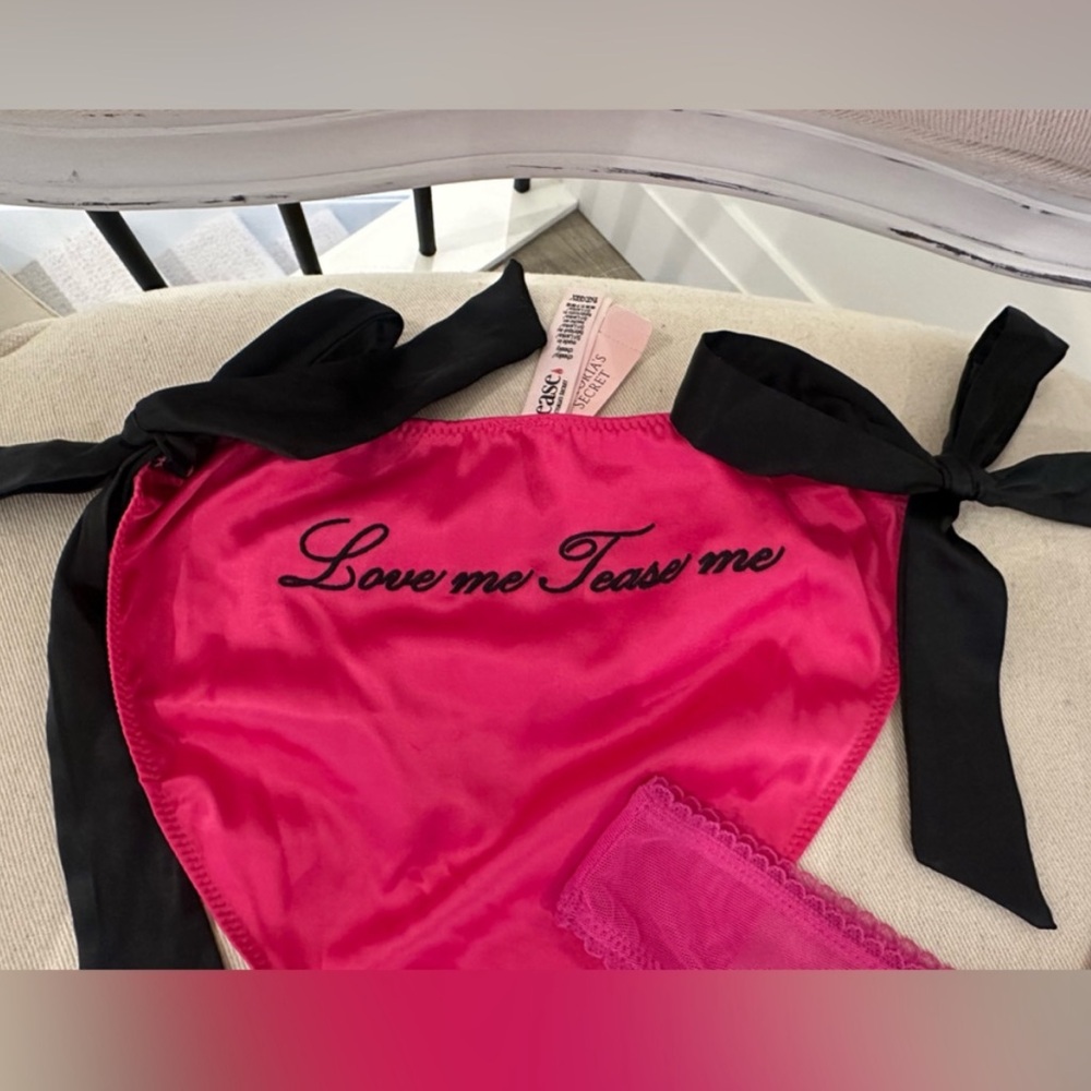 Size Small Victoria's Secret Limited Edition Pink and Black Lace Panties NWT - Picture 3 of 6